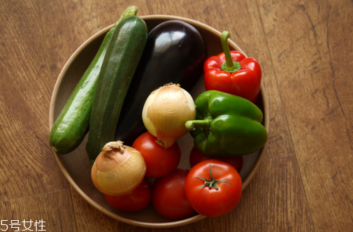 開眼角后吃什么好？開眼角后三個(gè)月可以化妝