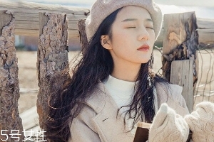 純色呢大衣怎么搭配？這樣搭美到?jīng)]朋友