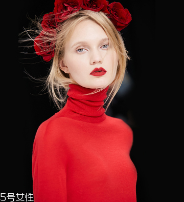 冬天內搭怎么穿？一件毛衣搞定冬天內搭難題