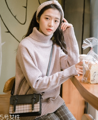 冬天內搭怎么穿？一件毛衣搞定冬天內搭難題