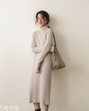 冬天內搭怎么穿？一件毛衣搞定冬天內搭難題