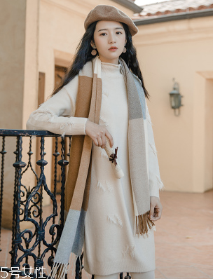 冬天內搭怎么穿？一件毛衣搞定冬天內搭難題