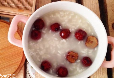 酒釀是酸性還是堿性 糯米發(fā)酵的偏酸性食品 酒釀是酸性還是堿性 糯米發(fā)酵的偏酸性食品