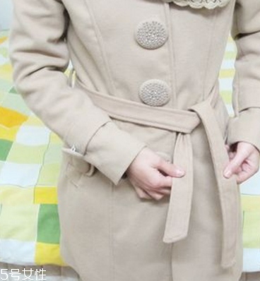 大衣上的蝴蝶結(jié)怎么打？簡單幾步輕松搞定