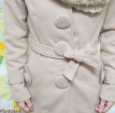 大衣上的蝴蝶結(jié)怎么打？簡單幾步輕松搞定