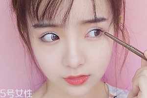 眼線膠筆和眼線液筆哪個(gè)好？看看兩者區(qū)別