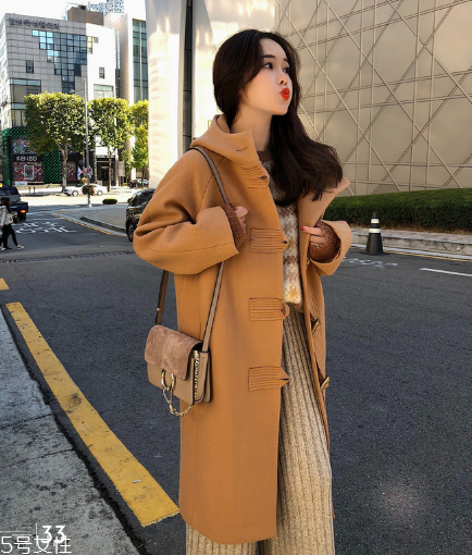 大衣干洗一次多少錢？不同地區(qū)收費不同