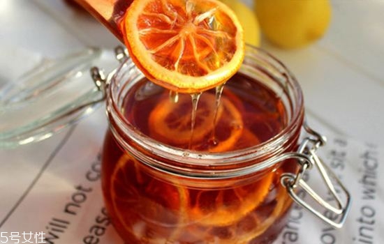冰糖燉檸檬什么時候喝好 早上空腹喝最好 冰糖燉檸檬什么時候喝好 早上空腹喝最好