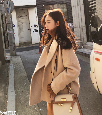 大衣粘毛是料子不好嗎？原來是這個(gè)原因