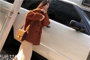 大衣粘毛是料子不好嗎？原來是這個(gè)原因