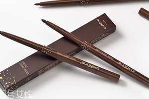 眼線膠筆怎么轉(zhuǎn)出筆芯？