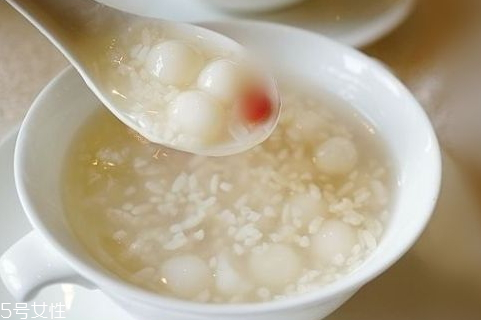 酒釀為什么不甜 酒釀不甜的補(bǔ)救小技巧 酒釀為什么不甜 酒釀不甜的補(bǔ)救小技巧