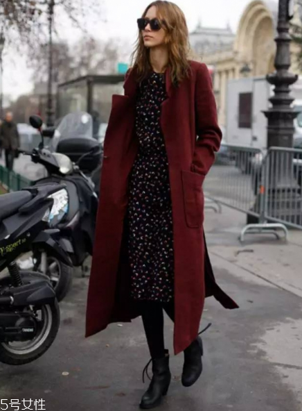 酒紅色服裝搭配技巧 今年冬天最流行的顏色 酒紅色服裝搭配技巧 今年冬天最流行的顏色