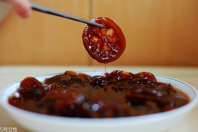 冰糖燉檸檬要去皮嗎 不去皮最好 冰糖燉檸檬要去皮嗎 不去皮最好