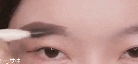 眉型常見失誤有哪些？眉頭壓實很難看