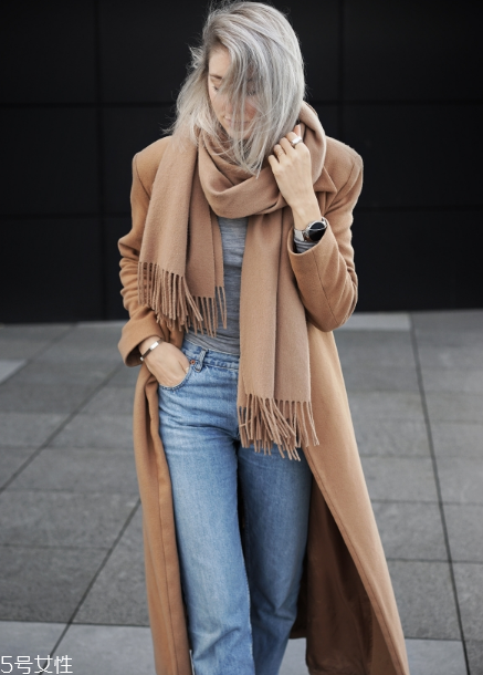 卡其色大衣配什么顏色圍巾？小搭配大心機(jī)
