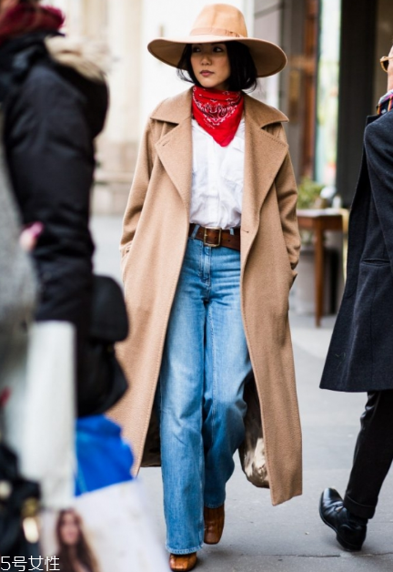 卡其色大衣配什么顏色圍巾？小搭配大心機(jī)