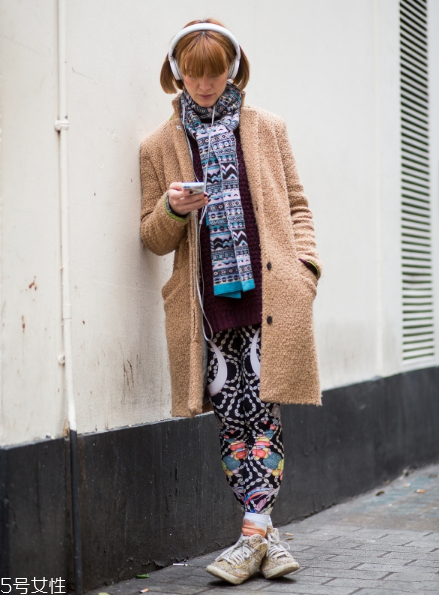 卡其色大衣配什么顏色圍巾？小搭配大心機(jī)