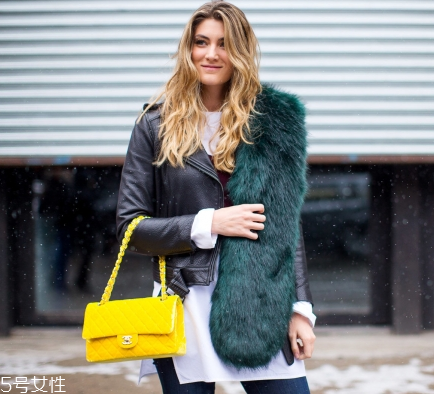 皮草披肩怎么搭配？分分鐘撩倒男神