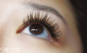 睫毛膏如何避免結(jié)塊？不要z形涂抹