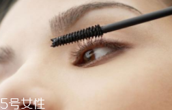 睫毛膏成分有哪些？刷法比成分重要