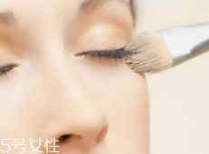 底妝工具該怎么選？干皮適合刷子