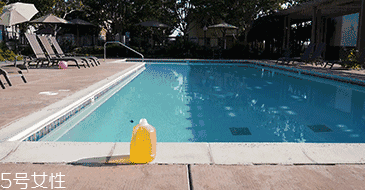 游泳時(shí)為什么尿意更重？心理生理雙重原因