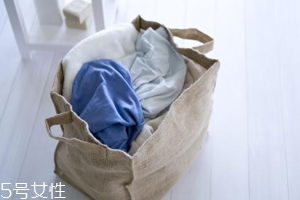 內(nèi)褲和襪子一起洗會(huì)有哪些危害？分情況對(duì)待