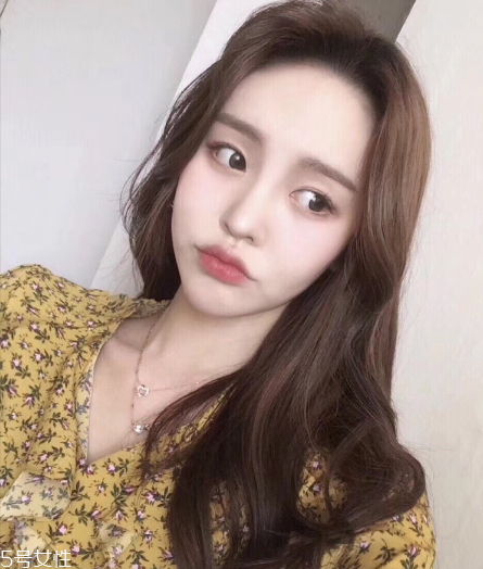 2018最新流行趨勢發(fā)色 你跟女神就差一個(gè)發(fā)色