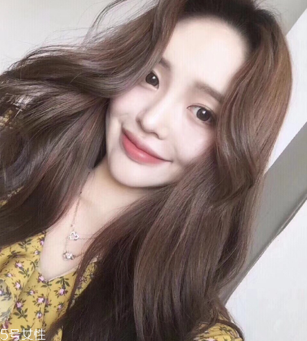 2018最新流行趨勢發(fā)色 你跟女神就差一個(gè)發(fā)色