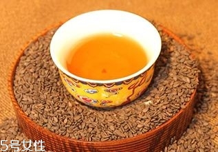 芝麻油的神奇妙用有哪些 巧用芝麻油 芝麻油的神奇妙用有哪些 巧用芝麻油