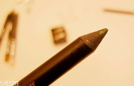 眼線膠筆怎么削？塑料眼線筆不是難題
