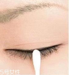 眼線液筆不出水怎么辦？畫眼線的常見誤區(qū)