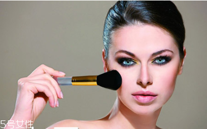 花瓣腮紅怎么做的？貌美又好用