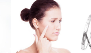 粉底液為什么溶妝？出油稀釋妝容