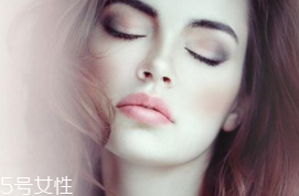 粉底液為什么溶妝？出油稀釋妝容