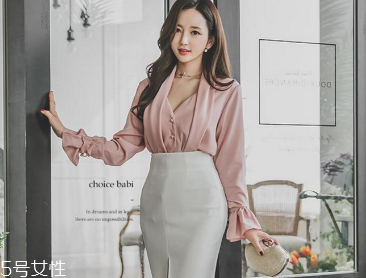 怎么選擇適合自己的襯衫？穿對了顯年輕