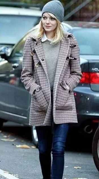 牛角扣大衣配什么褲子？教你穿出最美學(xué)院風(fēng)