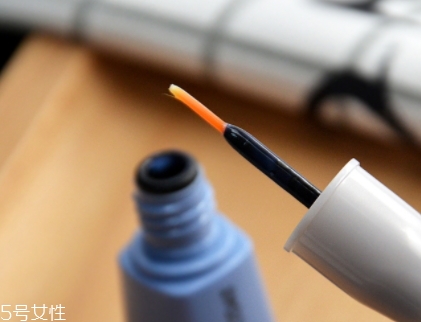 眼線雨衣有用嗎？來看暈妝評測