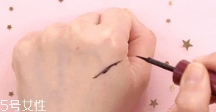 眼線液干了怎么辦？這幾個(gè)妙招解決眼線液筆干掉困擾