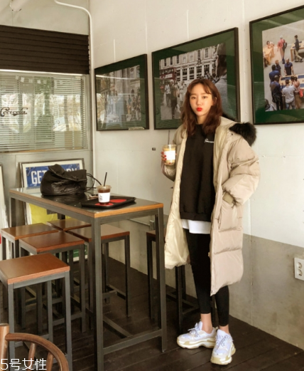 卡其色棉服怎么搭配？盡顯冬日氣質(zhì)范兒