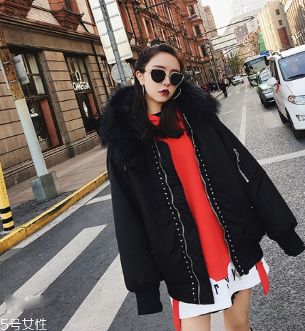 紅色衛(wèi)衣適合什么人穿？紅紅火火過(guò)新年