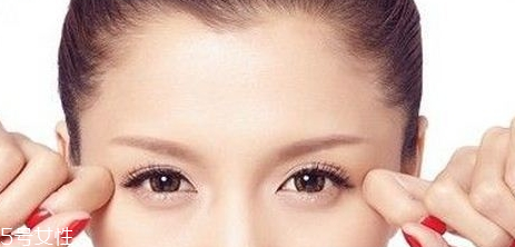 貼假睫毛的具體步驟 貼假睫毛的注意事項(xiàng) 貼假睫毛的具體步驟 貼假睫毛的注意事項(xiàng)