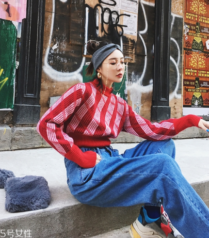 紅色毛衣下面配什么？褲子裙子統(tǒng)統(tǒng)能Hold住