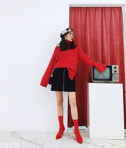 紅色毛衣下面配什么？褲子裙子統(tǒng)統(tǒng)能Hold住