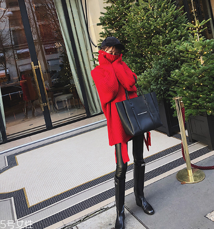 紅色毛衣下面配什么？褲子裙子統(tǒng)統(tǒng)能Hold住