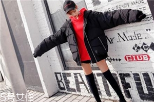 紅色衛(wèi)衣搭配什么鞋子？休閑風(fēng)時尚風(fēng)都能駕馭