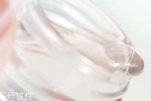 眼部凝膠和眼霜哪個(gè)好？眼部凝膠和眼霜不僅是質(zhì)地區(qū)別