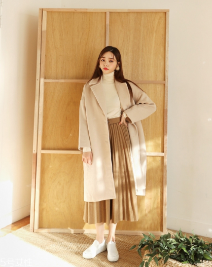 呢大衣搭配什么裙子好看？冬天也能萬種風(fēng)情