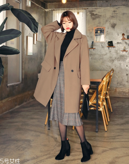 呢大衣搭配什么裙子好看？冬天也能萬種風(fēng)情